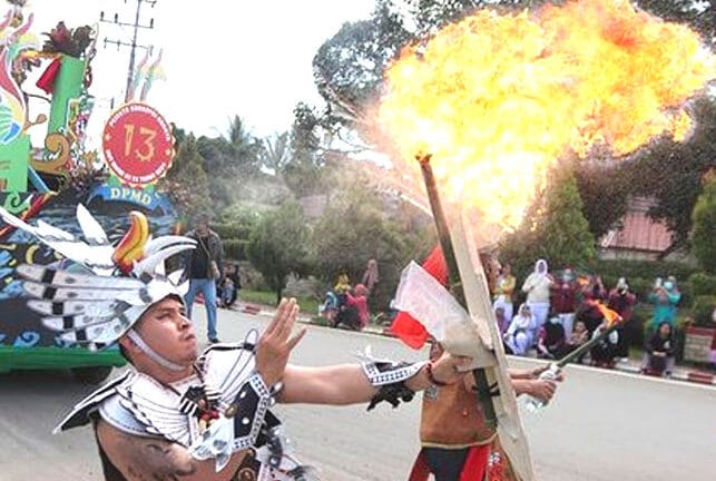 Pemkab Mura Gelar Karnaval Budaya Meriahkan Hari Jadi Ke-22