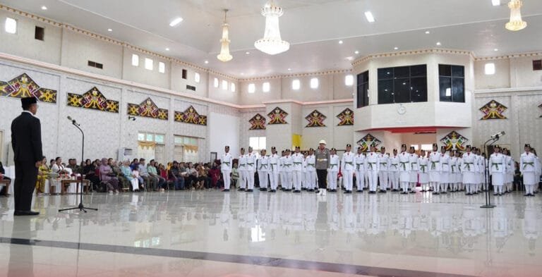 Pj Bupati Kukuhkan Anggota Paskibraka Tingkat Kabupaten Mura