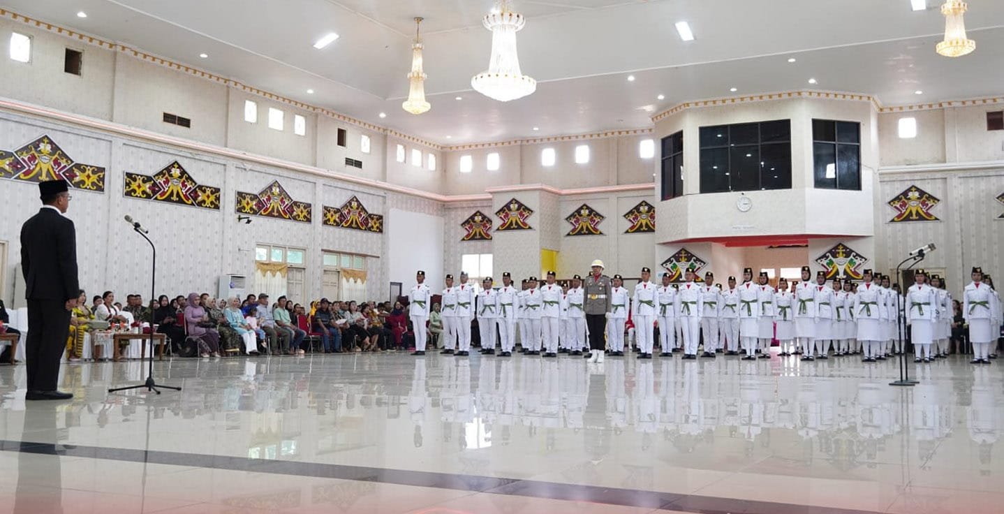 Pj Bupati Kukuhkan Anggota Paskibraka Tingkat Kabupaten Mura