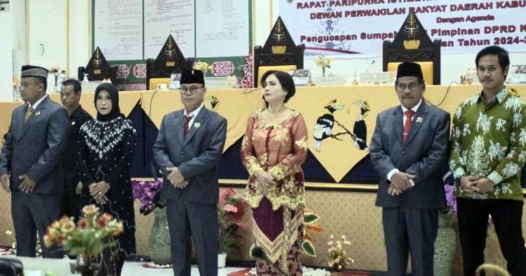 Pengambilan Sumpah Janji Pimpinan Definitif DPRD Kabupaten Barito Timur