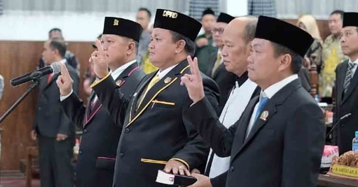 Unsur Pimpinan DPRD Kabupaten Kapuas Periode 2024-2029 Resmi Dilantik