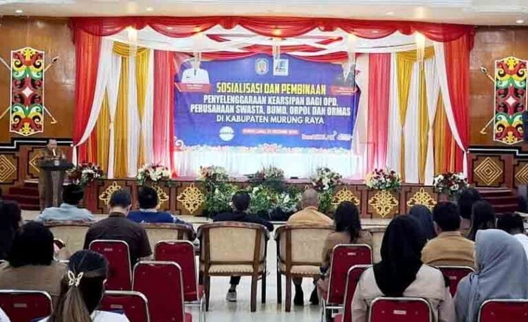 Asisten III Setda Mura Buka Sosialisasi dan Pembinaan Penyelenggaraan Kearsipan
