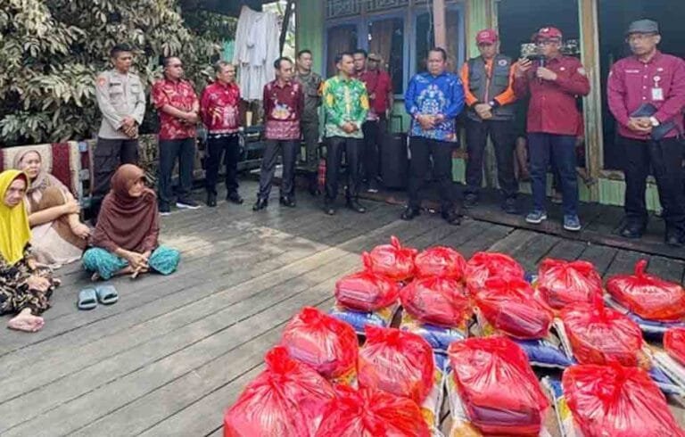 Plt Sekda Kalteng Turun Langsung Pantau Banjir di Murung Raya