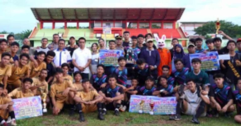 Turnamen Sepak Bola Liga Pelajar Tingkat SMA/Sederajad Resmi Ditutup Pj Bupati