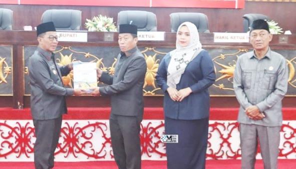 DPRD Mura Gelar Rapur Penyampaian Pandangan Umum Fraksi-fraksi DPRD Terhadap Tiga Buah Raperda