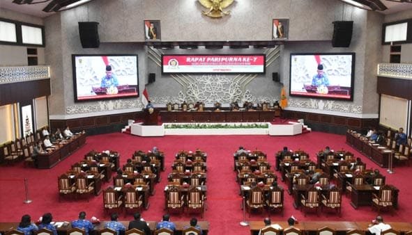 Mewakili Gubernur, Plt Sekda Hadiri Rapur DPRD Kalteng