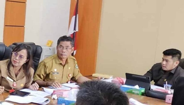 Ketua Komisi IV DPRD Kapuas Pimpin Rapat Dengar Pendapat