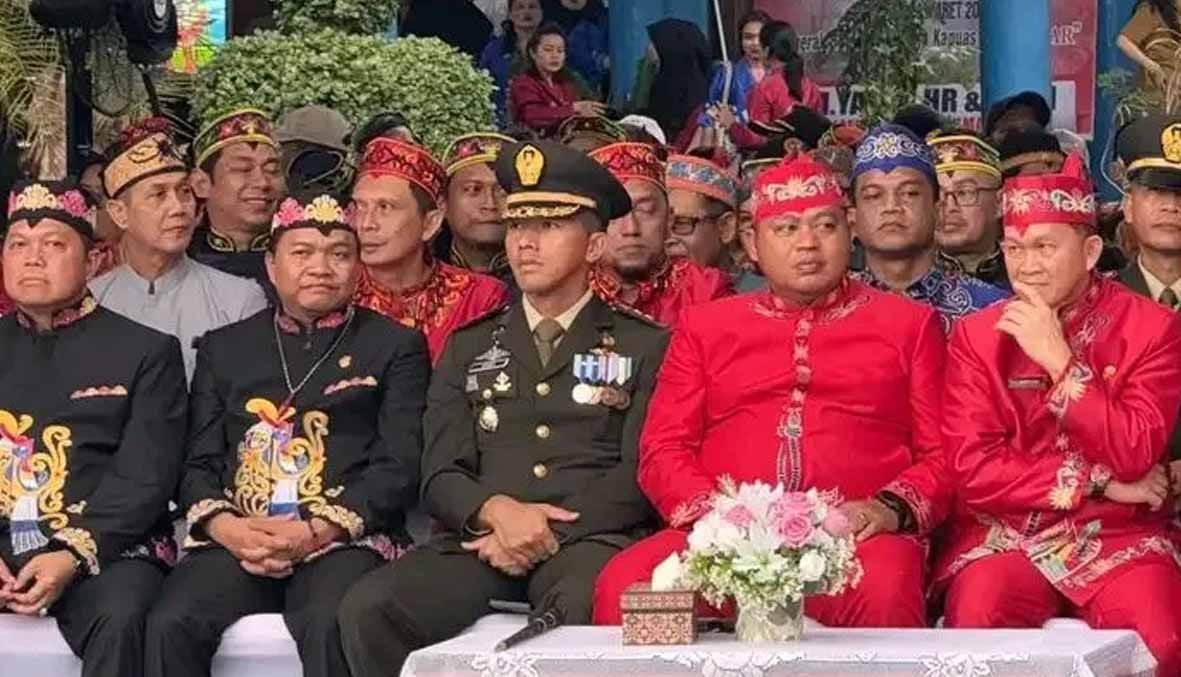 Ketua dan Anggota DPRD Hadiri Upacara Hari Jadi Kota Kuala Kapuas ke 219 dan HUT Pemkab Kapuas ke 74