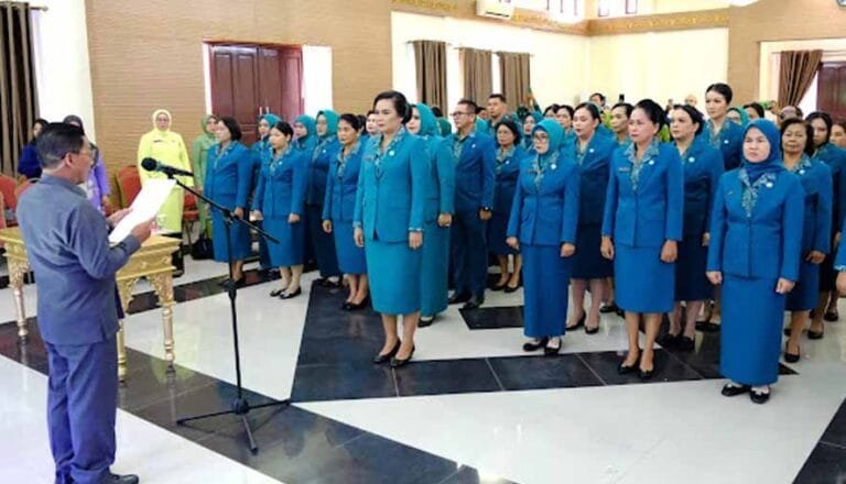 Bupati Kukuhkan Ketua TP-PKK dan Lantik Pengurus TP-PKK Mura