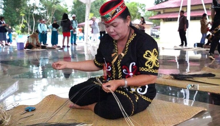 Kabupaten Murung Raya Raih Juara III Lomba Manjawet Festival Budaya Isen Mulang