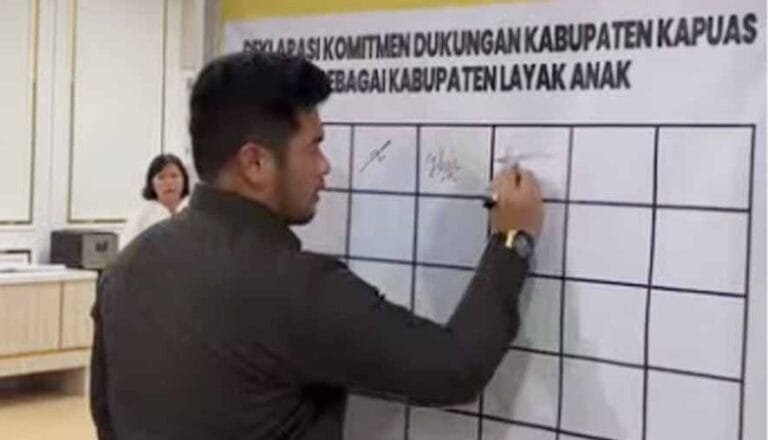 Ketua Komisi IV dan Ketua Pansus III DPRD Kapuas Hadiri Deklarasi Dukungan Kabupaten Layak Anak