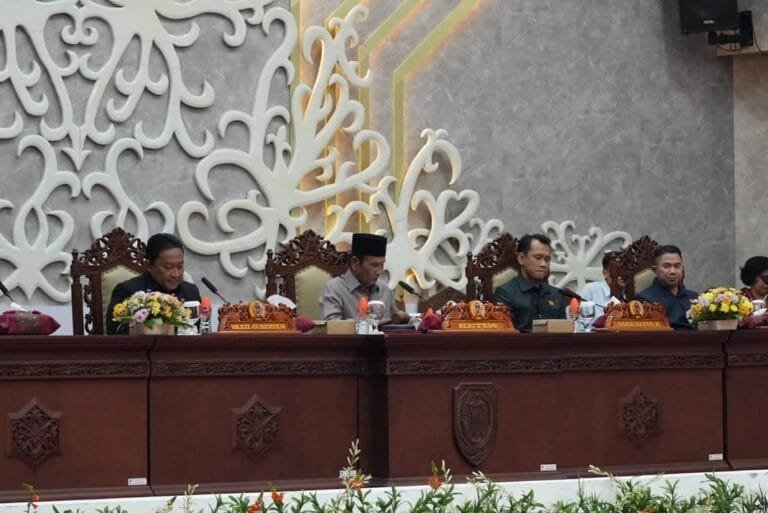 DPRD Provinsi Kalimantan Tengah menggelar Rapat Paripurna Ke-24 Penutupan Masa Persidangan III T (2)