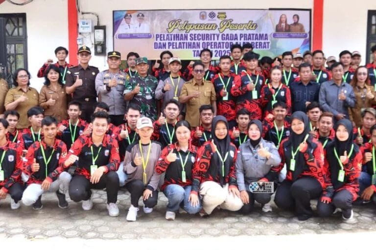 Heriyus Lepas Peserta Pelatihan Operator Alat Berat dan Diksar SatpamMurung Raya, Info Publik –